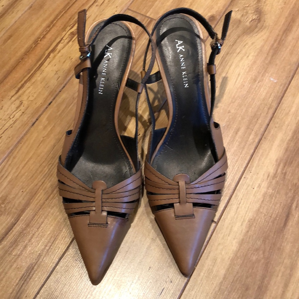 Anne Klein Pointed Toe Strappy 3 inch Wood Stacked Heals Size 8.5